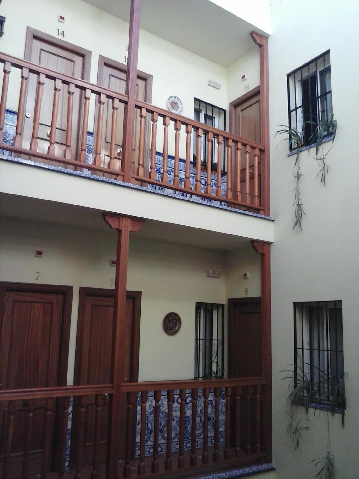 Pension Dona Trinidad Sevilla Dış mekan fotoğraf