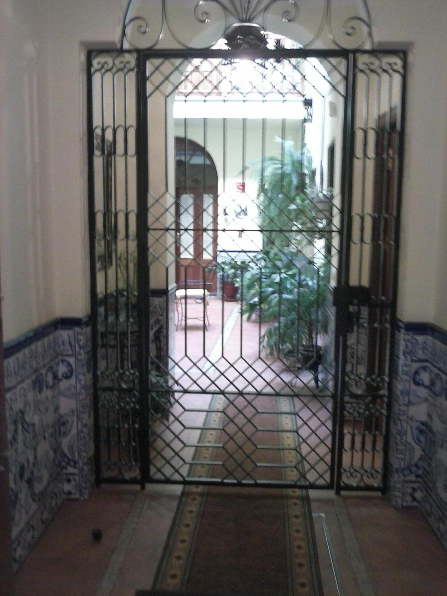 Pension Dona Trinidad Sevilla Dış mekan fotoğraf